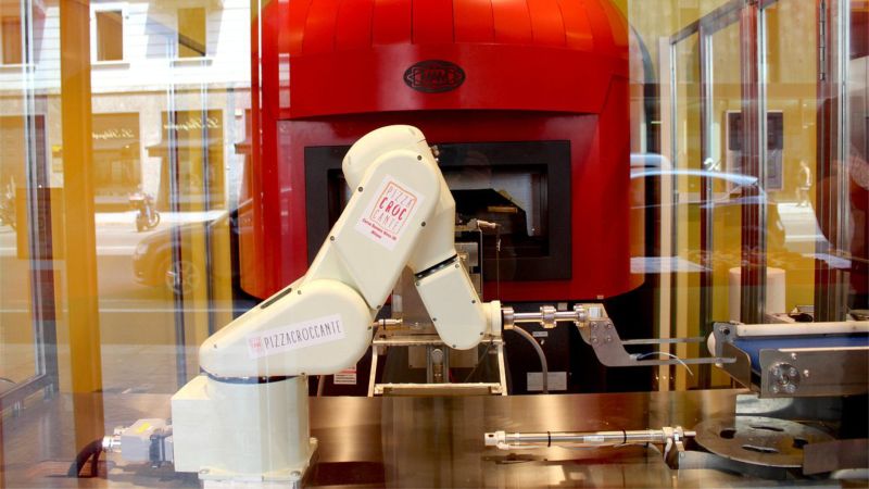 innomec progettazione cella robotica pizzacroccante milano particolare vista frontale robots